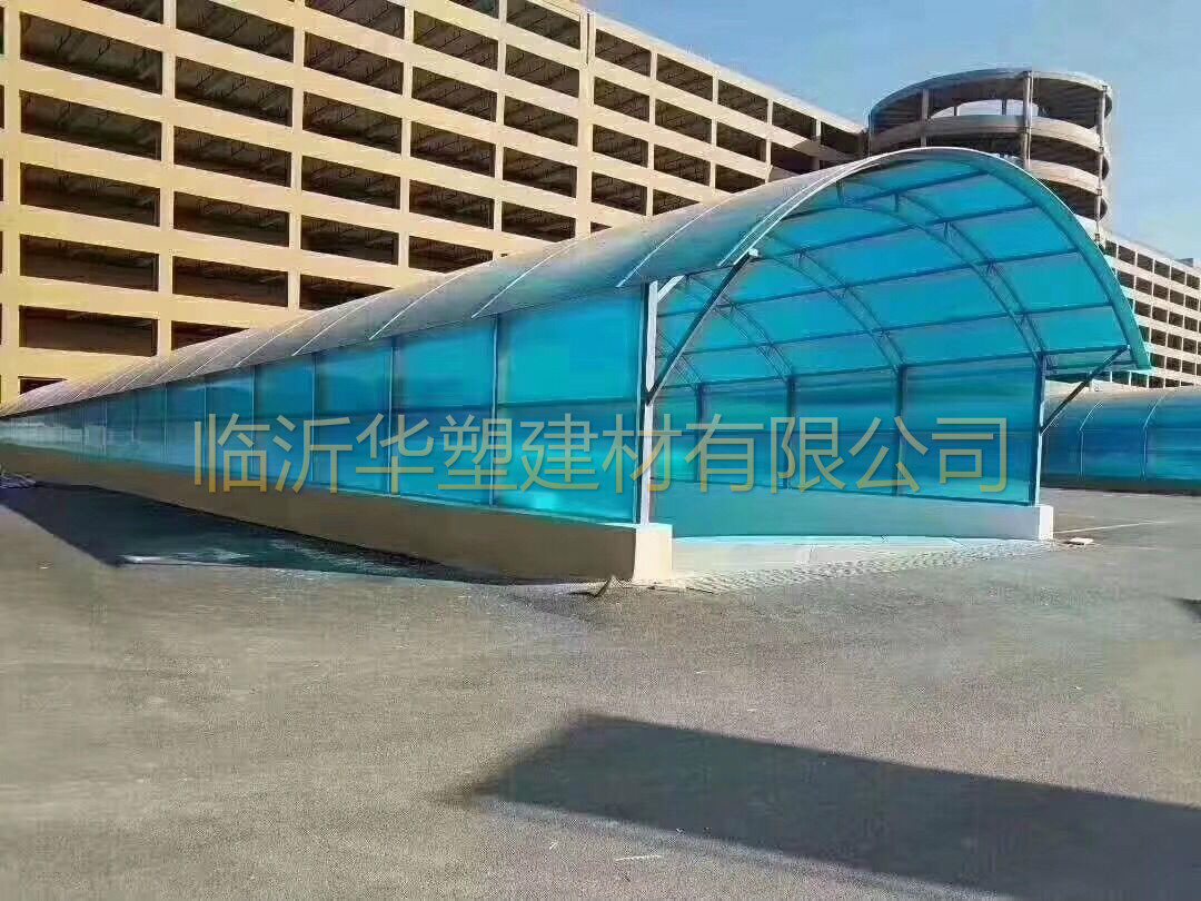 雙層陽(yáng)光板透光性抗沖擊性怎么樣？